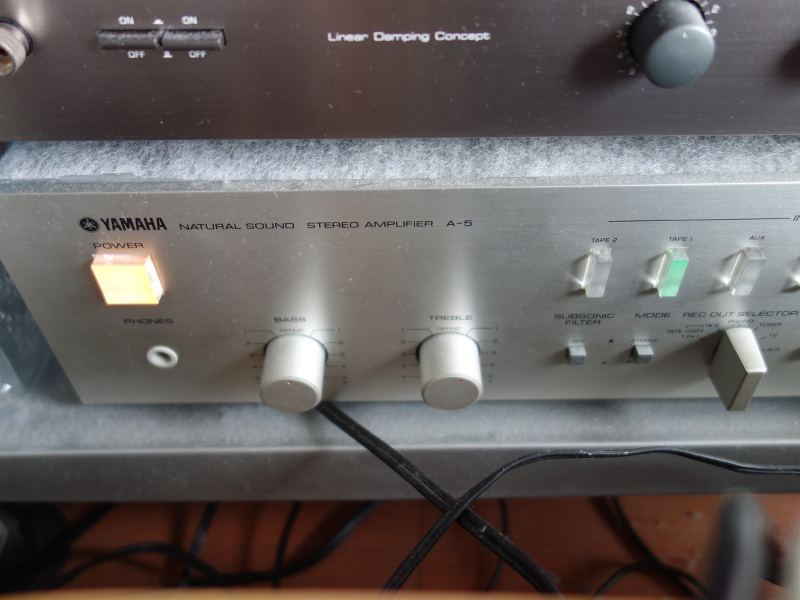 YAMAHA プリメインアンプ A-5のフロントパネル