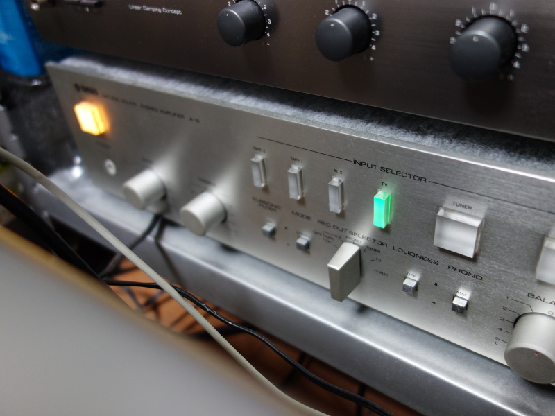YAMAHA プリメインアンプ A-5のフロントパネル