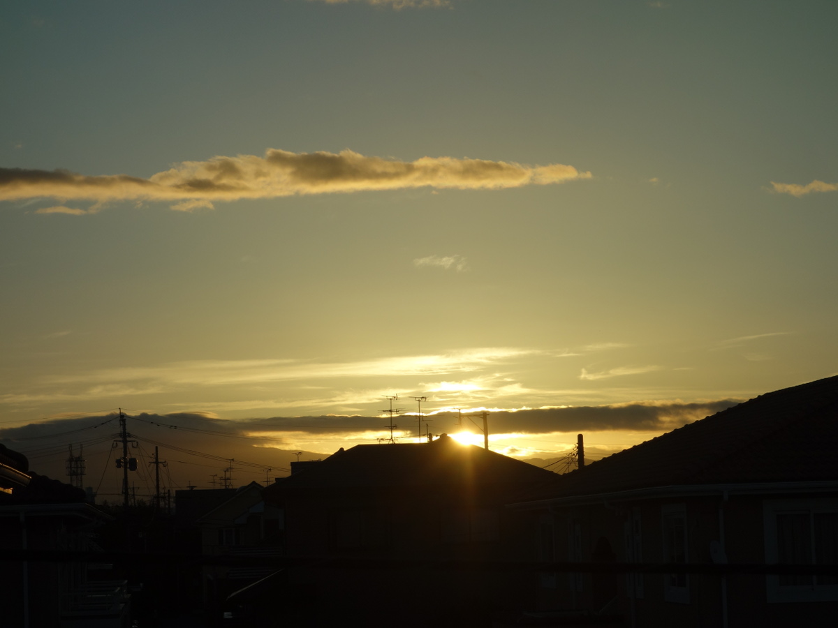 ベランダから見た早朝の東の空