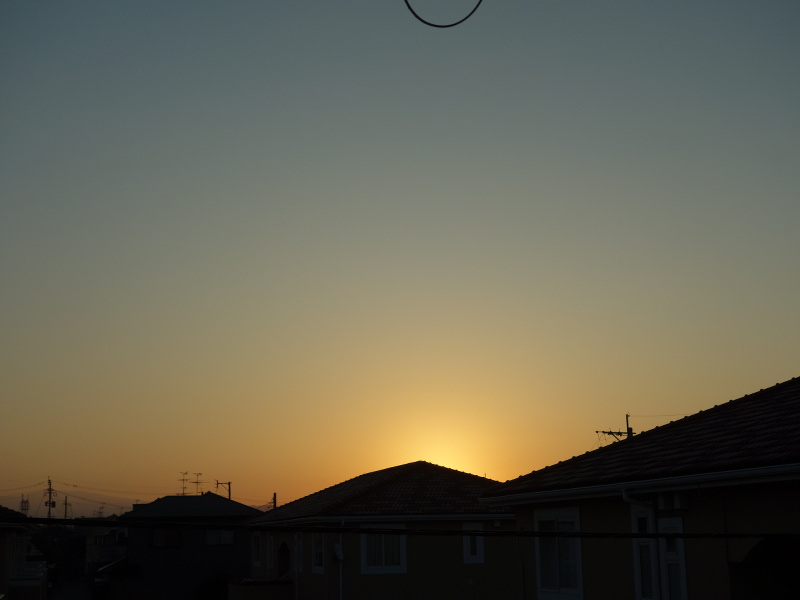 ベランダから見た早朝の東の空