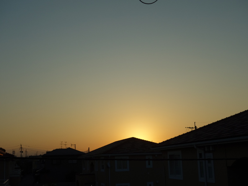 ベランダから見た早朝の東の空