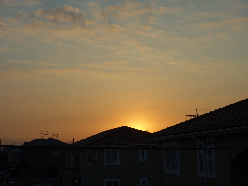 ベランダから見た早朝の東の空