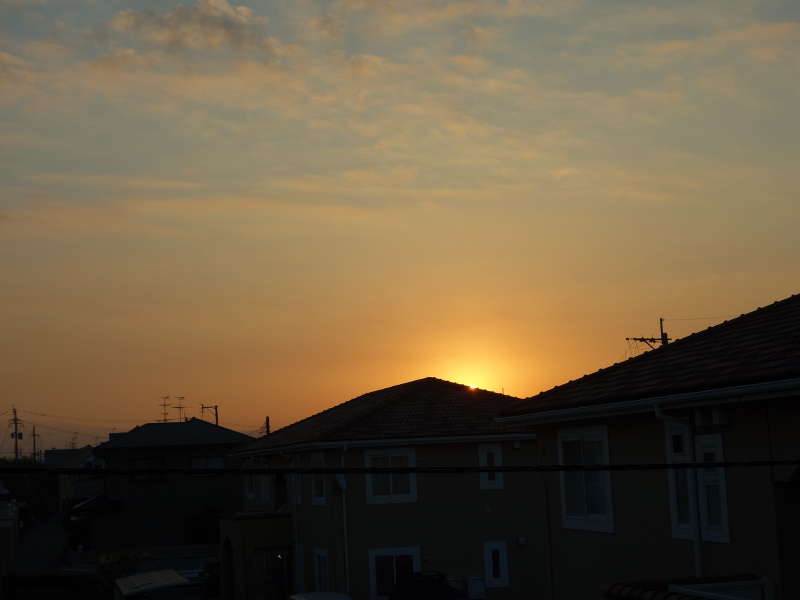 ベランダから見た早朝の東の空