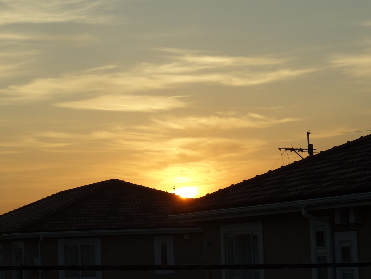 ベランダから見た早朝の東の空