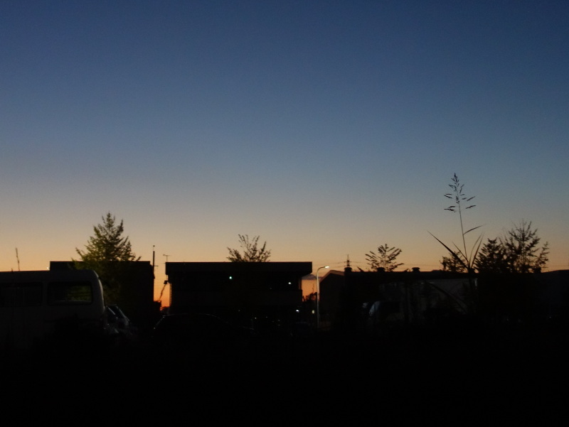 ベランダから見た夕方の西の空