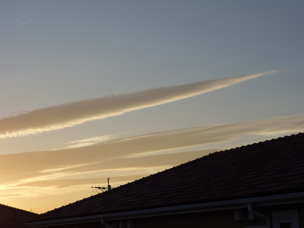 ベランダから見た早朝の東の空