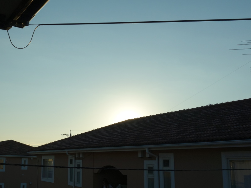 ベランダから見た早朝の東の空