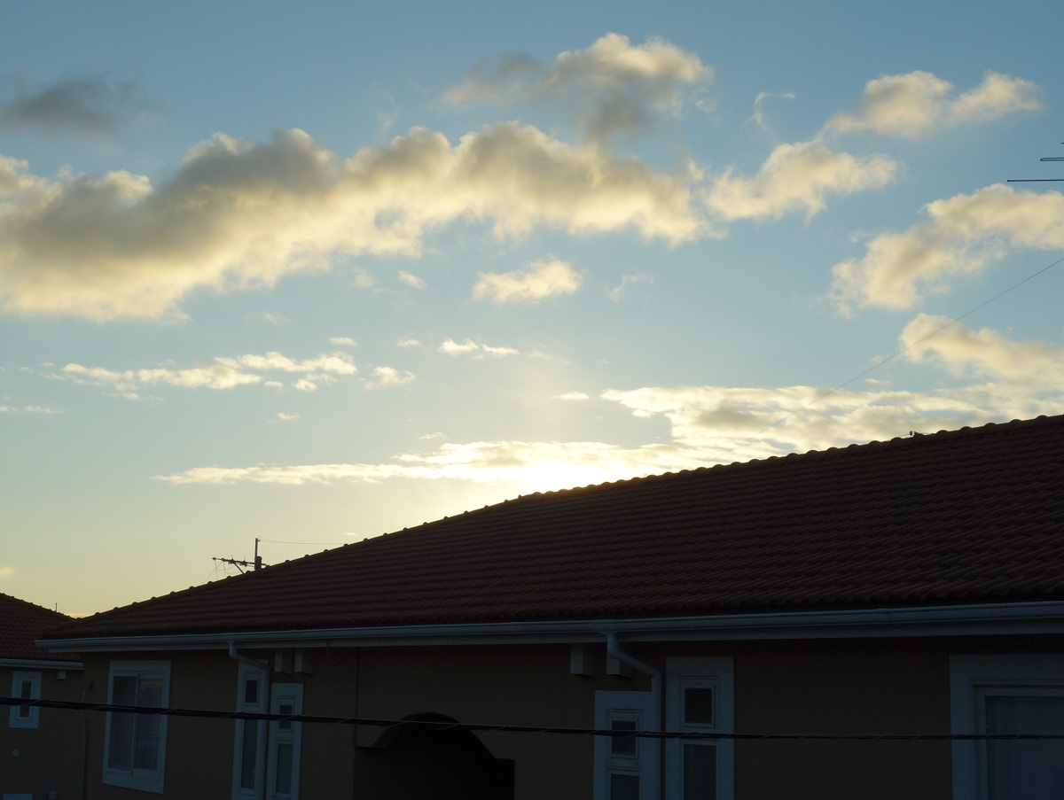 ベランダから見た早朝の東の空